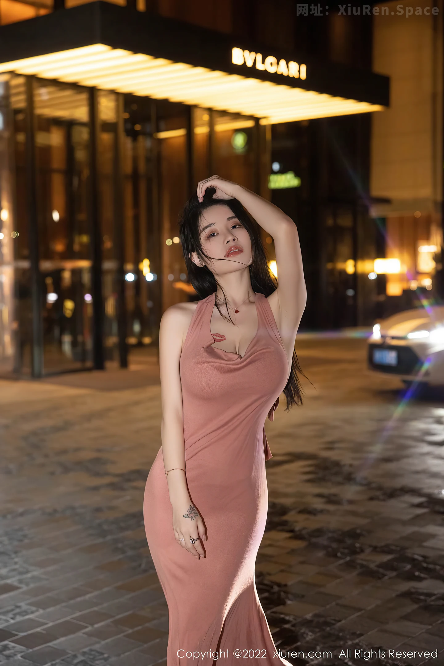 图片[4]-[XiuRen秀人网] VOL.5426 模特美七Mia西双版纳旅拍脱淡红色连衣裙秀丰满身材诱惑写真114P-秀人网官方网站